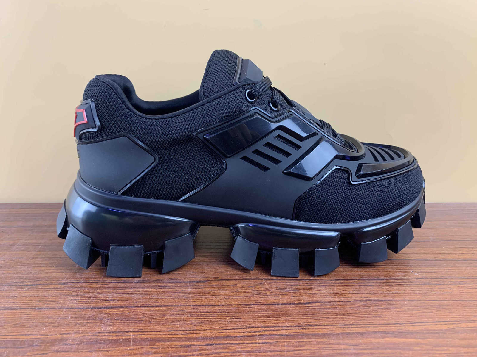 

Fashion Shoes Cloudbust Thunder Low Top Outdoor Mesh Men Women rubber Sole Casual Size 35-46, Pink