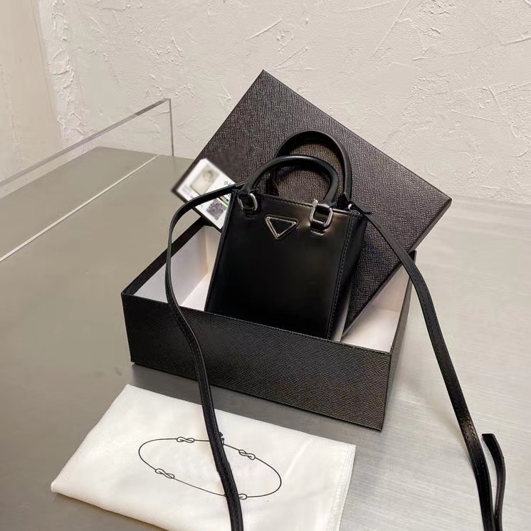 

Brand high-end luxury ladies messenger bag, net celebrity classic hipster must-have portable diagonal shoulder three-in-one underarm bag size 15*13CM