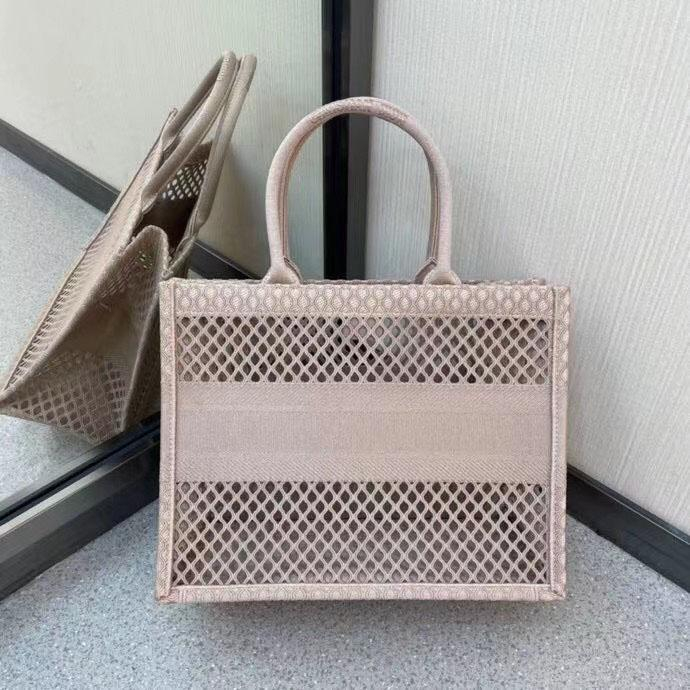 

Women Beach Bag 2021Luxurys Designers Bags Fashion Shopping Handbag Casual Tote High Quality Large Capacity Embroidery Craft Support PersonalizedHollow Out, Not sold separately