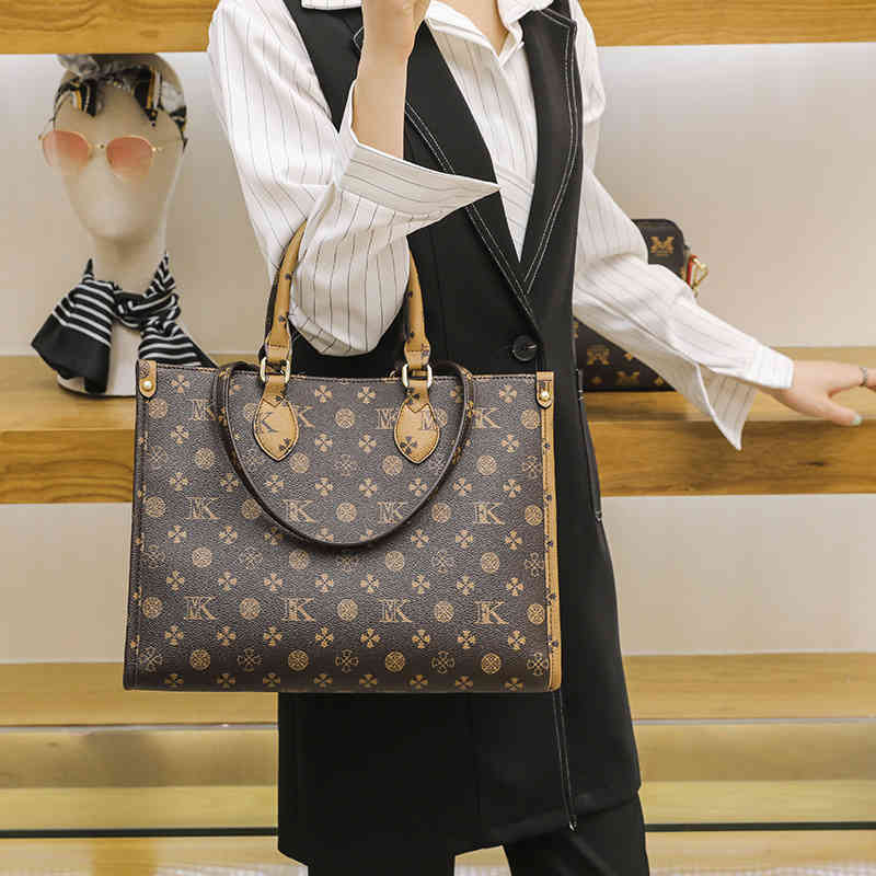 

2022 Factory Wholesale Large print fashion large capacity net red versatile women's bag portable One Shoulder Tote Bag Fashion, Khaki