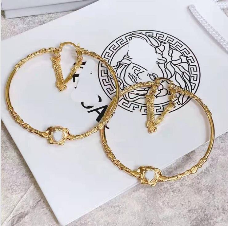 

Retro beauty Head Earrings