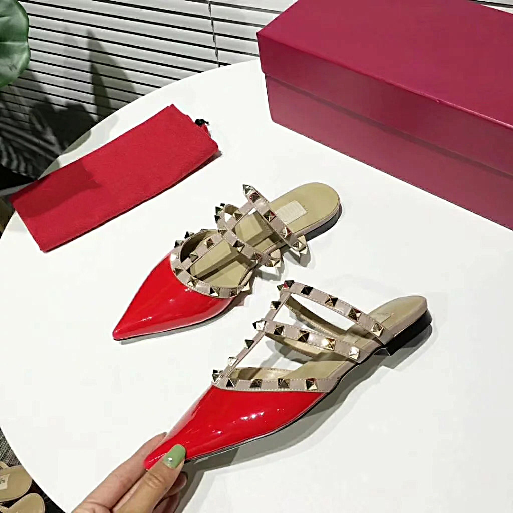 

2021 designer women's flat sandals Party Fashion rivet girl sexy pointed dance wedding shoes, Red