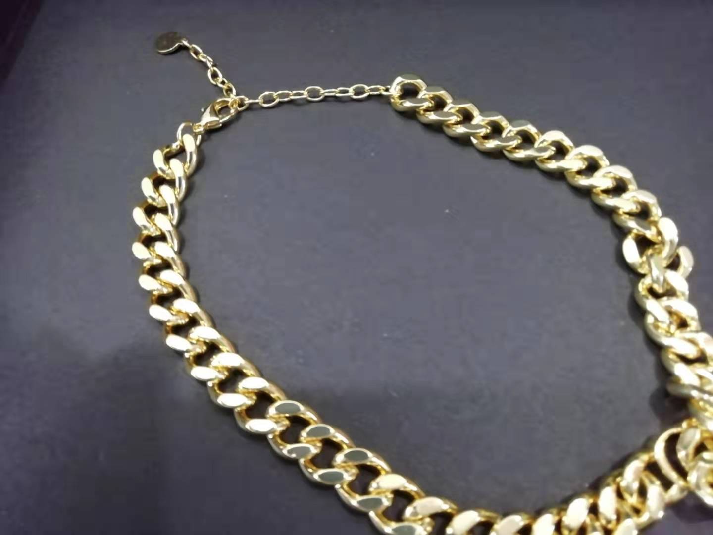 

Classics fashion short necklace for women Gold color Chains lady and men Pendant necklaces wedding jewelry with bag