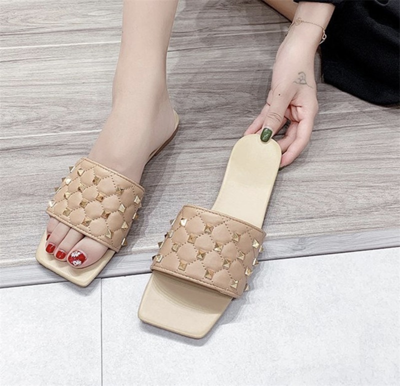 

2021 Women Sandals Slides style rivet square head slipper Summer Beach Sexy Slippers Outdoor flip flops Top Quality 35-43 NO06, Black
