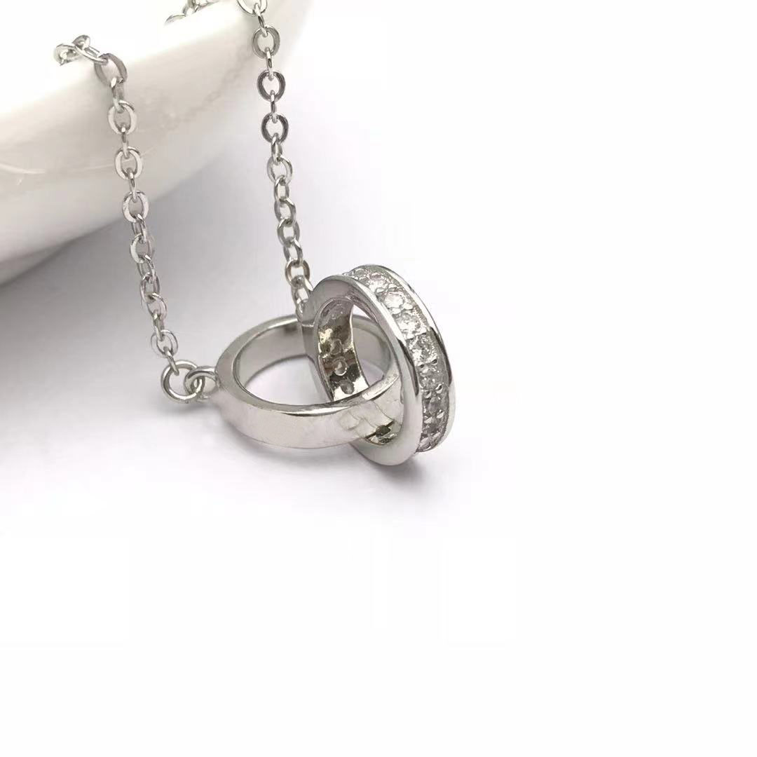

Fashion Charm Necklace Double Ring Pendant Ladies Diamond Luxury Jewelry with Exquisite Packaging Gift Box