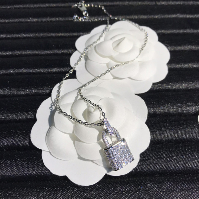 

Crystal Bling Lock Pendant Necklaces With Box Classic Letter Luxury Necklace Rhinestone Elegant Charm Chains Wedding Party Jewelry
