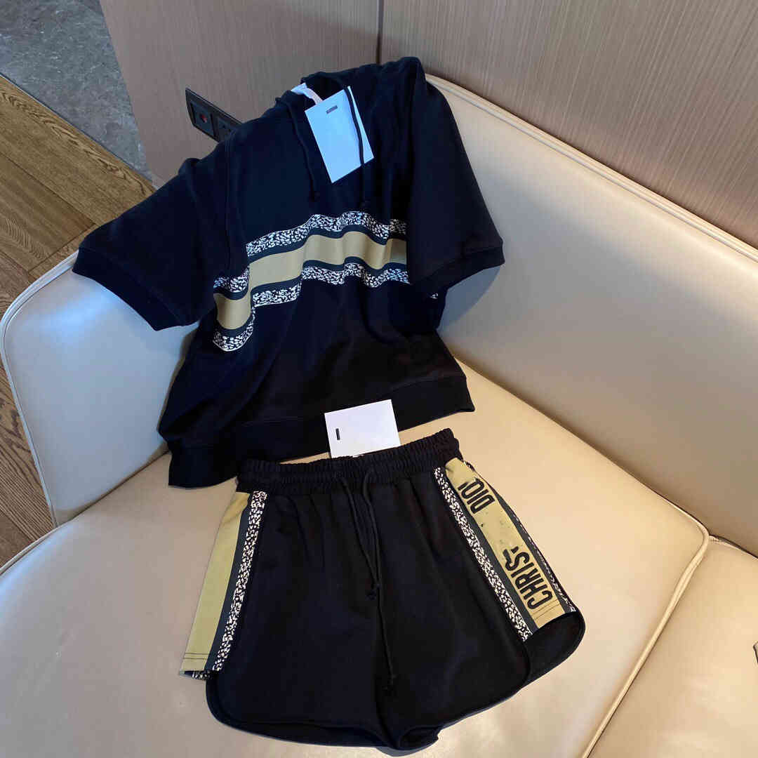 Design de luxe D Family Summer Brodé lettre Shorts à manches courtes Deux pièces Couleur Assortiment T-shirt à capuche occasionnel Costume pour f