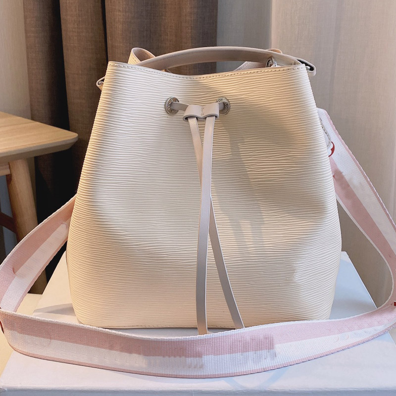 

Women Bucket Bag Handbags Cowhide Drawstring Shoulder Bags High Quality Rope Closure Adjustable Long Strap Gold Metal Water Ripple M44022