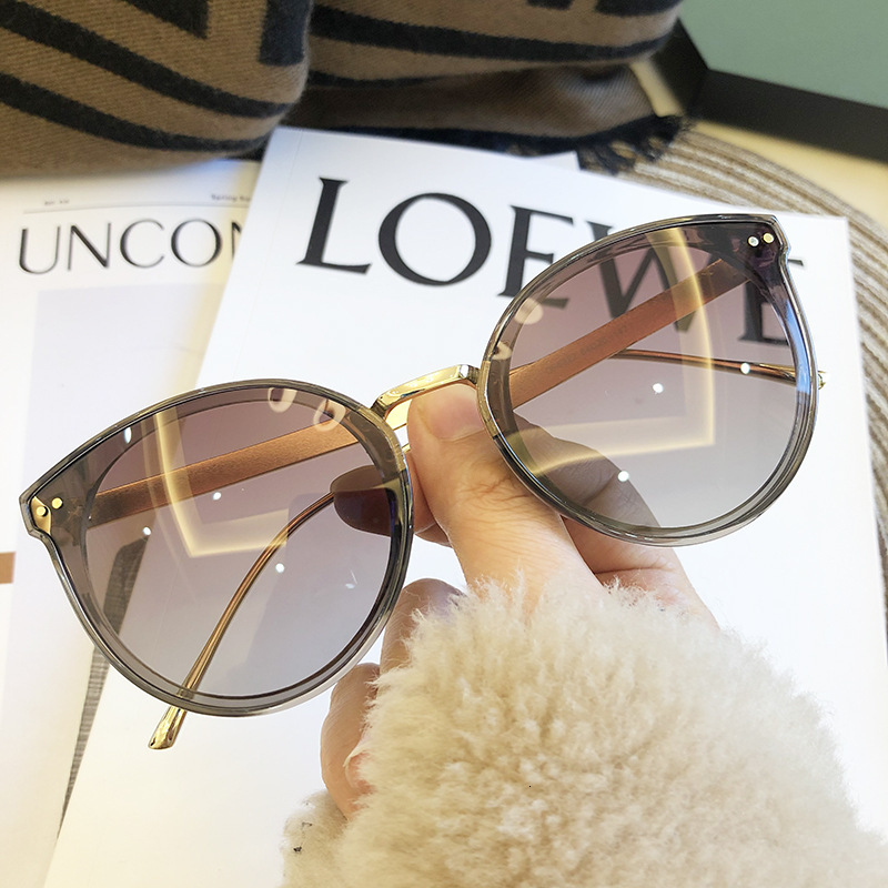 

the same polarizer, big round frame sunglasses, women's face, thin and versatile, sun shading driving glasses, White;black