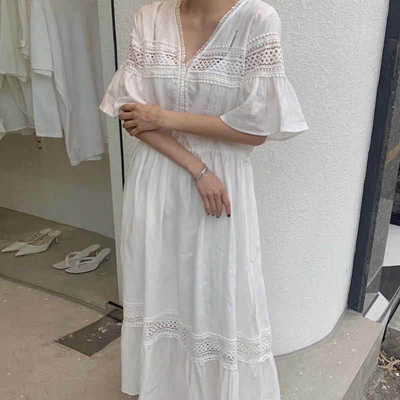 

Korejpaa Woman dress Korean summer Chic French elegant V-neck flared sleeve lace hollow up waist Casual White Dresses 210526