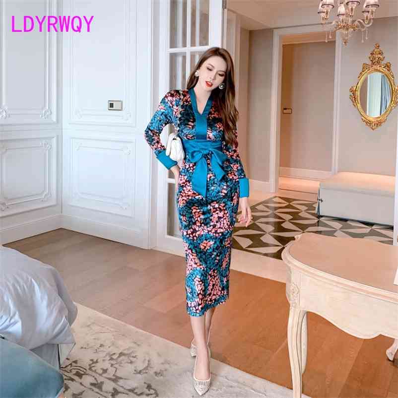 

Spring dress French temperament V-neck bow shredded flower trim bag hip velvet Sheath 210603, Blue flowers
