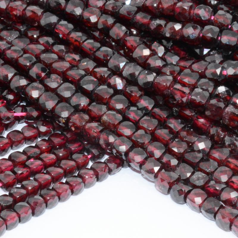 

Other Natural Pyrope Garnet Irregular Faceted Cube Beads 3.8mm-4mm / 4.2mm-4.5mm