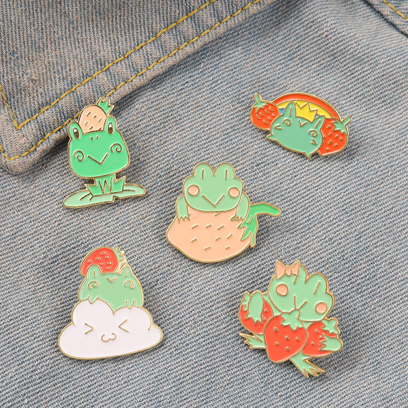 

European Lovely Eat Strawberry Frog Shape Brooches Cloud Rainbow Geometric Enamel Lapel Pins Children Women Animal Series Knapsack Clothes Badge Accessories