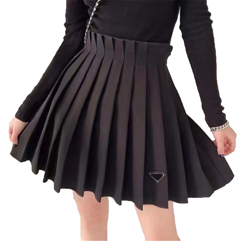 

Fashion Metal Letter Triangle Dresses High Waist Pleated Short Skirt Women Designer Street Style Dress, Black