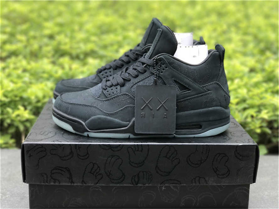 

Release Authentic 4 KAWS Cool Grey White Black Shoes Glow In DARK Mens Outdoor Sports Sneakers With Original 930155-003, Bubble wrap packaging