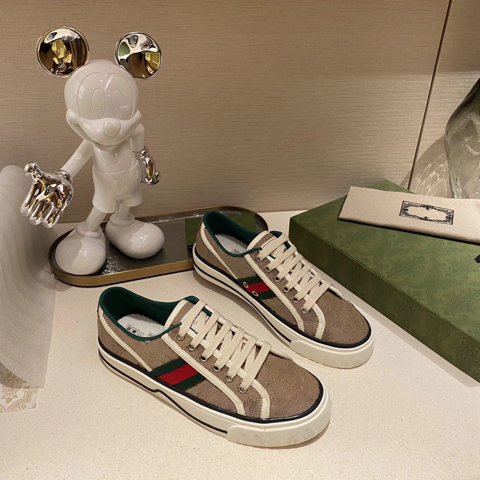 

Re-engraved shoes Tennis 1977 series men's loafer high-quality restoration Italian designer lace-up shoes, the first choice for retro leisure travel sports shoess, Need box and pattern to contact the merc