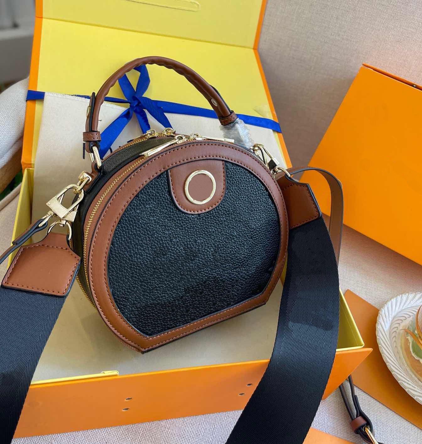 

Fashion straddle bag cross body with classic letter embossed shoulder bags designer women's handbag high quality Wallet, Make up for price