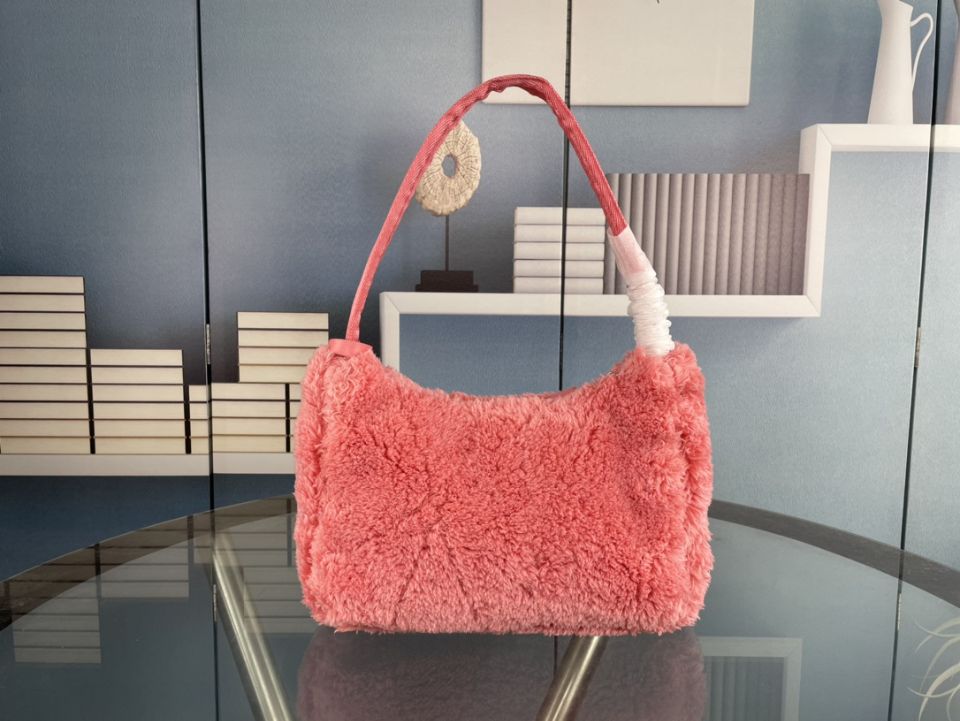 

Top shoulder bag ladies fashion texture underarm bag designer high quality furry handbag, Pink