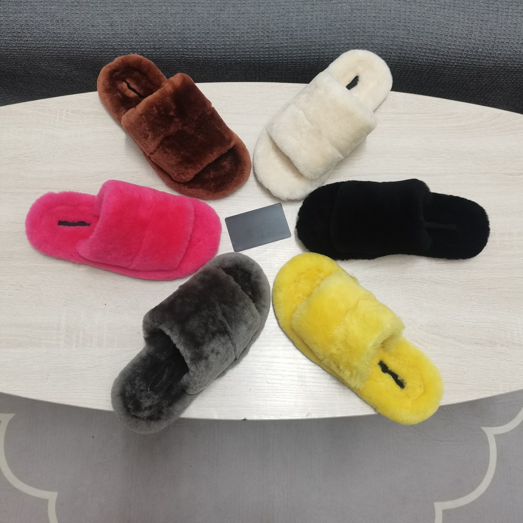 

European and American style winter women's flat slippers wool thermal design complete packaging size 35-41, Grey