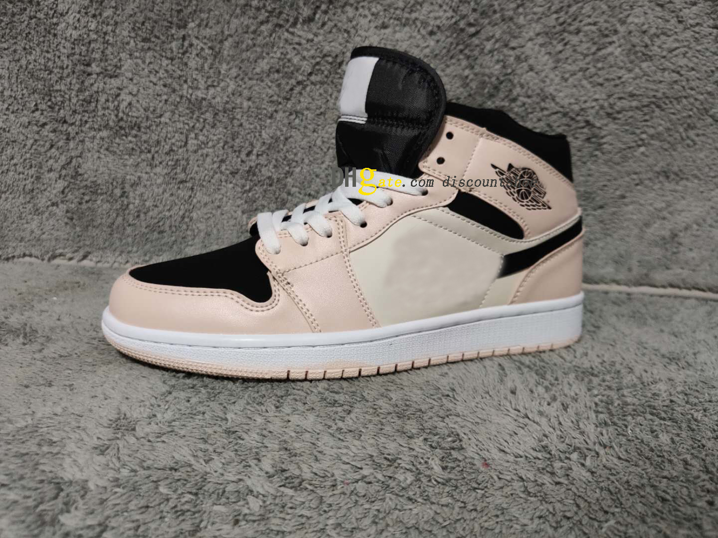 

Wmns 1 Mid Barely Orange Basketball shoes 1s Mens Womens shoe Sneakers for size 36-46 BQ6472 800, Cd0461 151