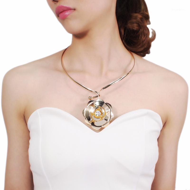 

Exaggerated Metal Rose Fashion Pendant Collar Women's Trend Necklace Chains