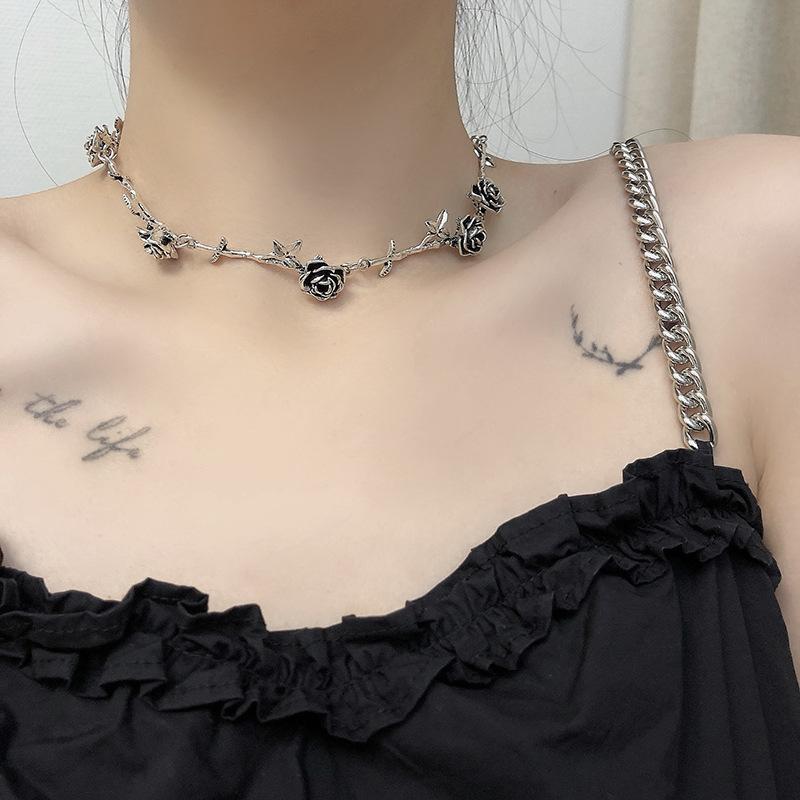 

Chokers Vintage Temperament Rose Flower Chains Choker Necklaces For Women Anniversary Wedding Party Jewelry Retro Girl Clavicle Necklace