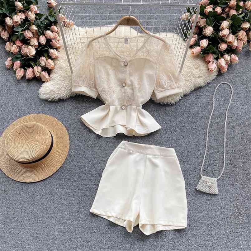 

Ladies Temperament Shorts Suit Summer Sweet Puff Sleeve Embroidery Ruffles Hem Lace Blouse Tops and Two-piece Set 210602, Beige