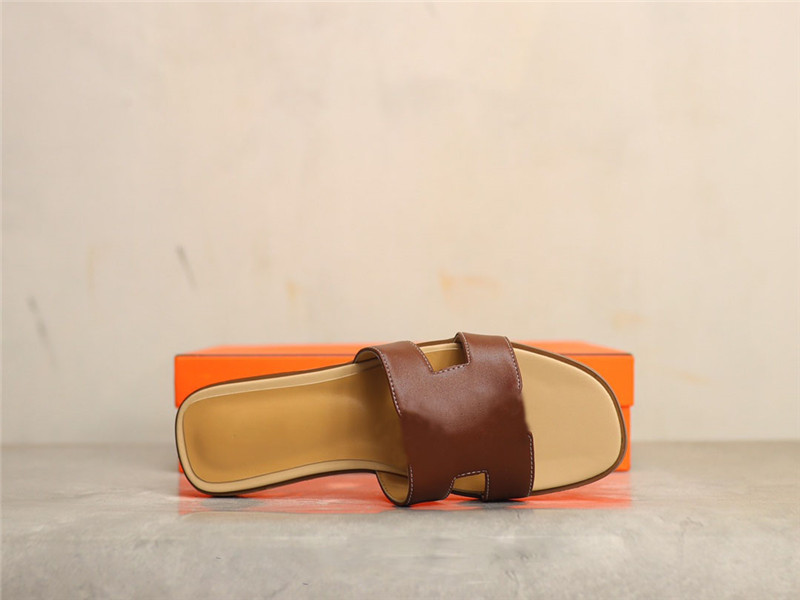 

2021 Designers Women Sandals Brand Slippers Summer Flat Leather Slides With Box Dust Bag Beach Party Wedding Designer Shoes