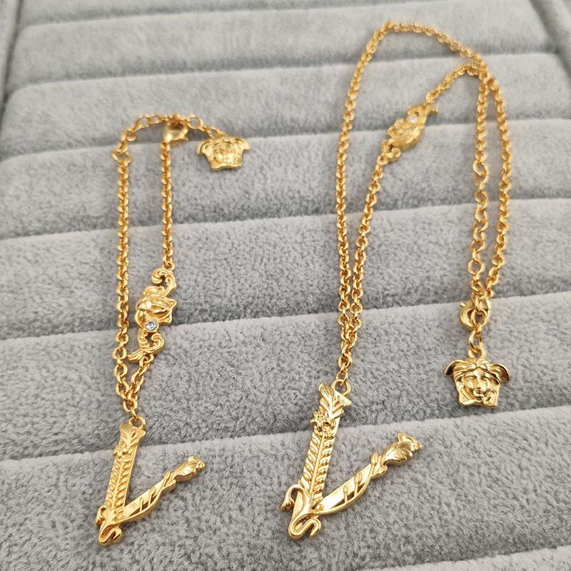 

Trendy V Shape Embossment Portrait Pendant Necklace Gold Color Link Chain Fashion Women Jewerly Luxury 2021 Earrings &, Silver