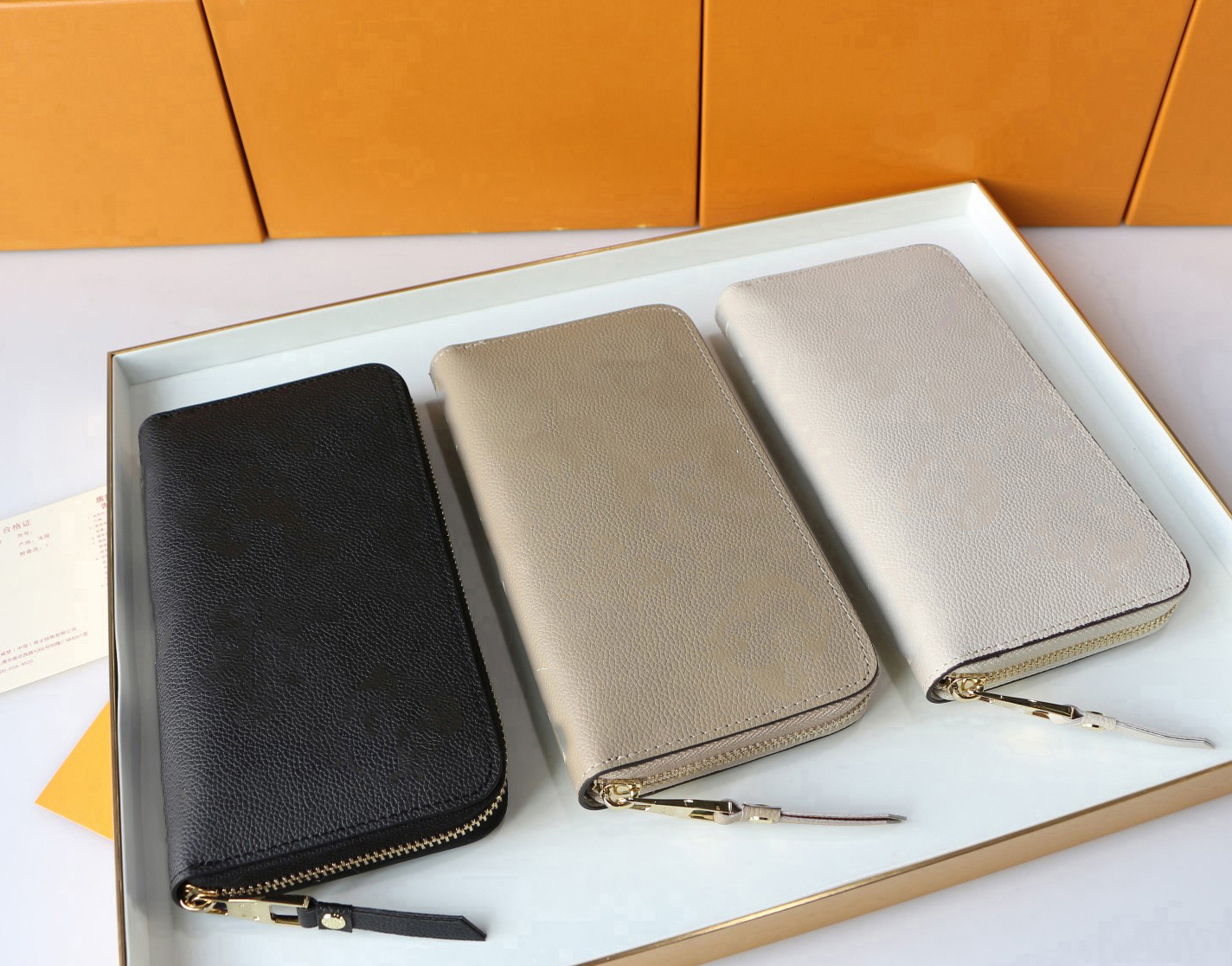 

Designer men and women purses leather luxury long zipper mouth classic fashion letter flower pattern inner layer pack cards hand-held match box