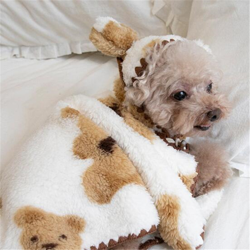 

Baroque Bear Pattern Pet Blankets Dog Apparel Winter Fall Thicken Designer Bichon Schnauzer Blanket Indoor Outdoor Windproof Teddy Coat, As pic