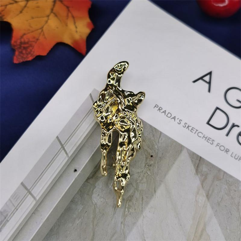 

Pins, Brooches 2021 Rushed Act The Role Of Industry In Europe And Ins Bright Metal Brooch Lava Corsage, Irregular Shape Pin Buckle, Gray
