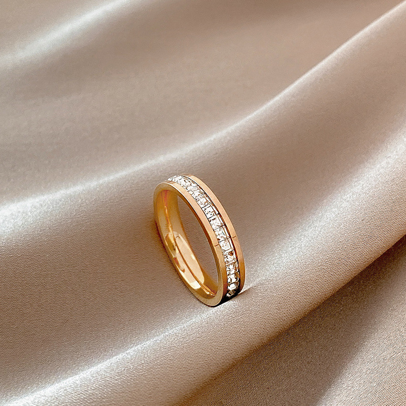 

Gypsophila Titanium Steel ring Couple Rings Romantic Men's Women's Light Luxury High Fashion Gold and Silver