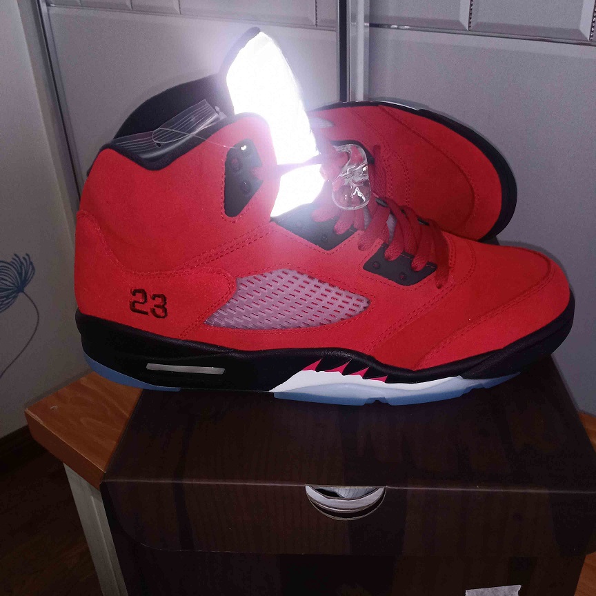 

Authentic quality Man Basketball Shoes 5 Raging Bull aka Toro Bravo Outdoor Sneakers 5s Varsity Red Black-White 3M REFLECTIVE 23 DD0587-600 With Original Box.