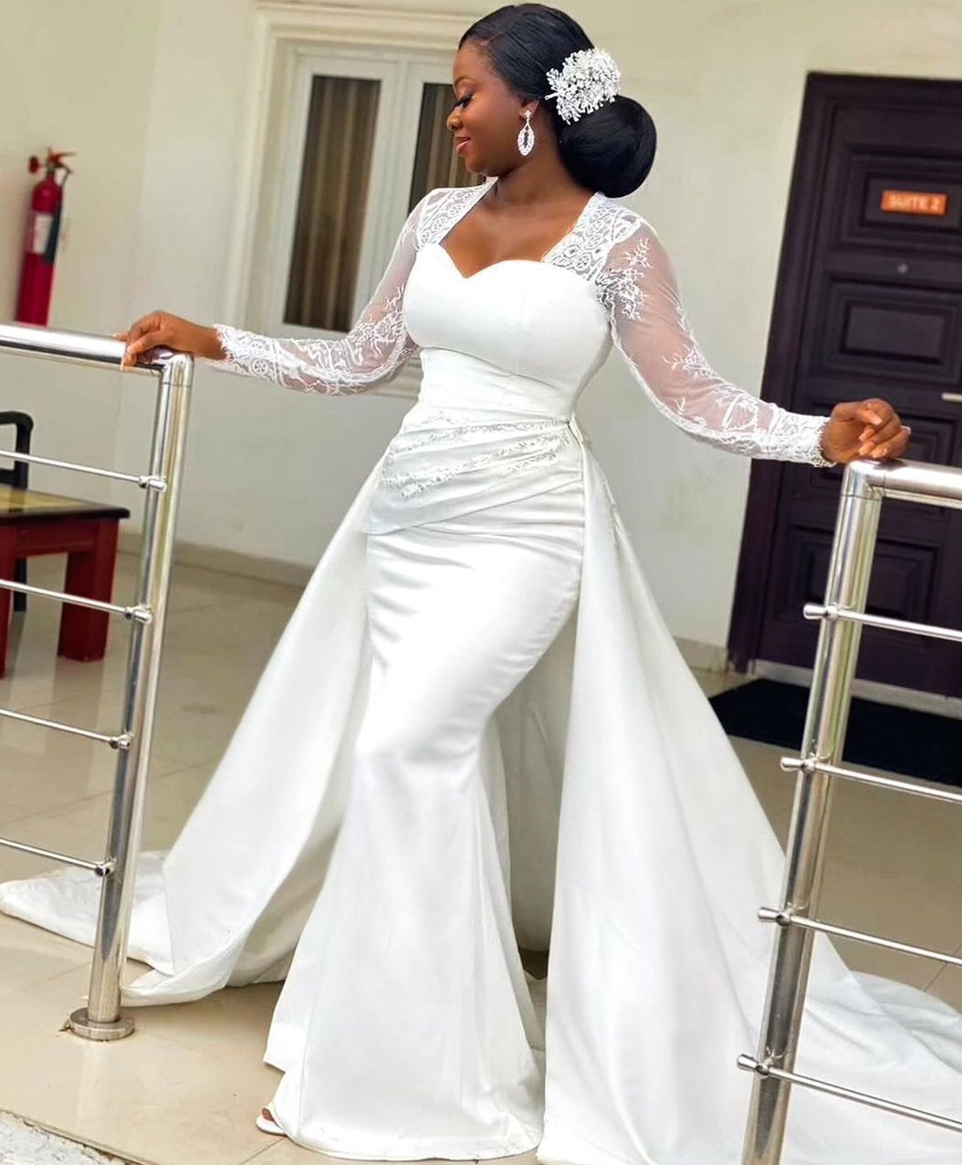 

2021 Plus Size Arabic Aso Ebi Lace Beaded Mermaid Wedding Gowns Long Sleeves Satin Sweep Train Bridal Dresses ZJ404, White