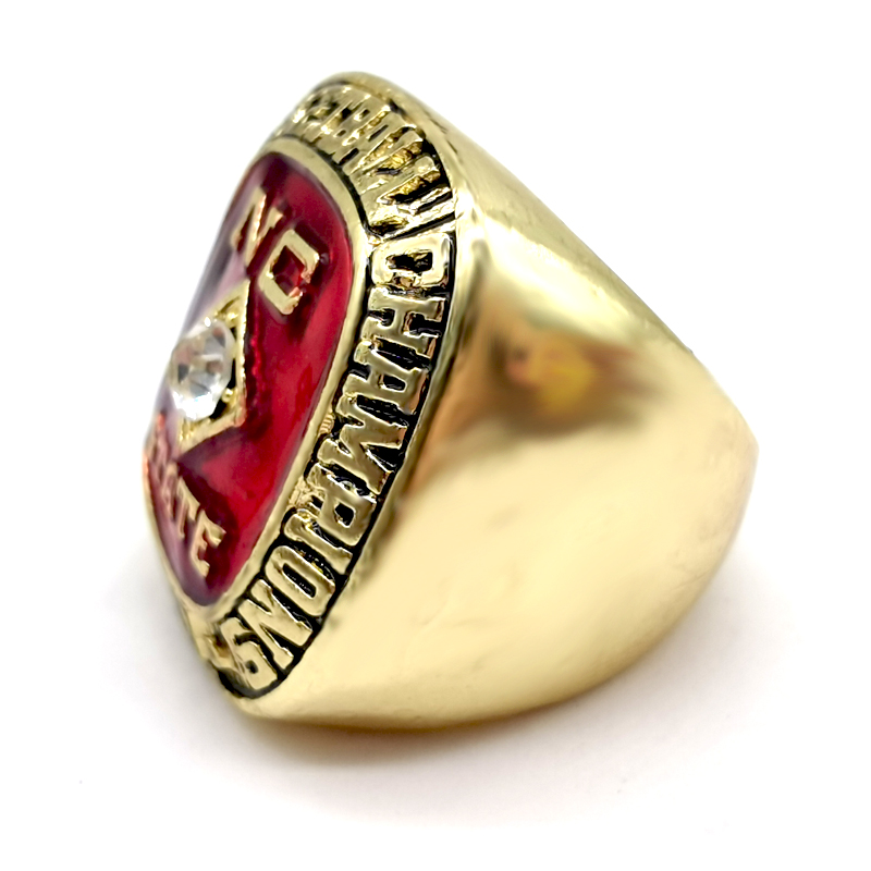 

1983 North Carolina State Wolfpack championship ring 875