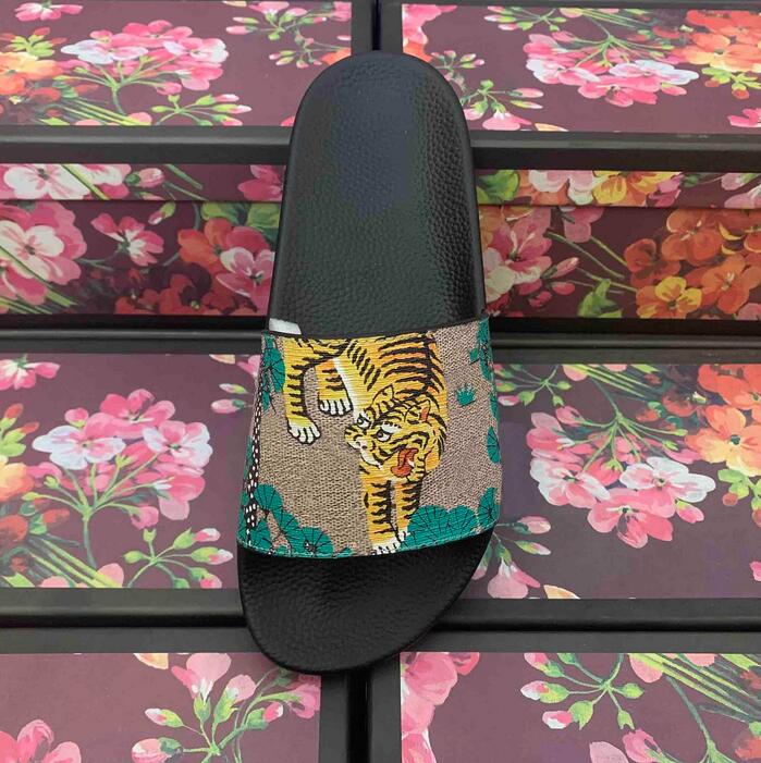 

Fashion Men Women's Flats Casual sandals Beach slippers High quality Leather shoes Unisex flip-flops printing Sandal G3147