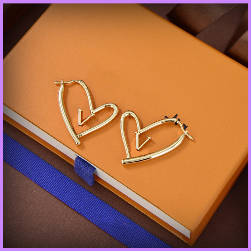 

Women Fashion Gold Earrings Designers Jewelry Luxury Womens Earring Heart Letters Lady Ear Studs Classic High Quality For Party D221224F, Golden;silver