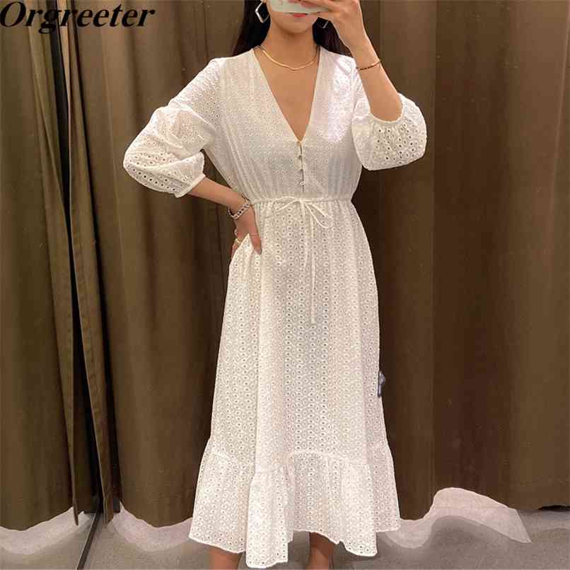 

Romantic V-neck Puff sleeve White Embroidery Mid Dress Women Summer 3/4 Sleeve Button Cotton Loose es Pleated 210602