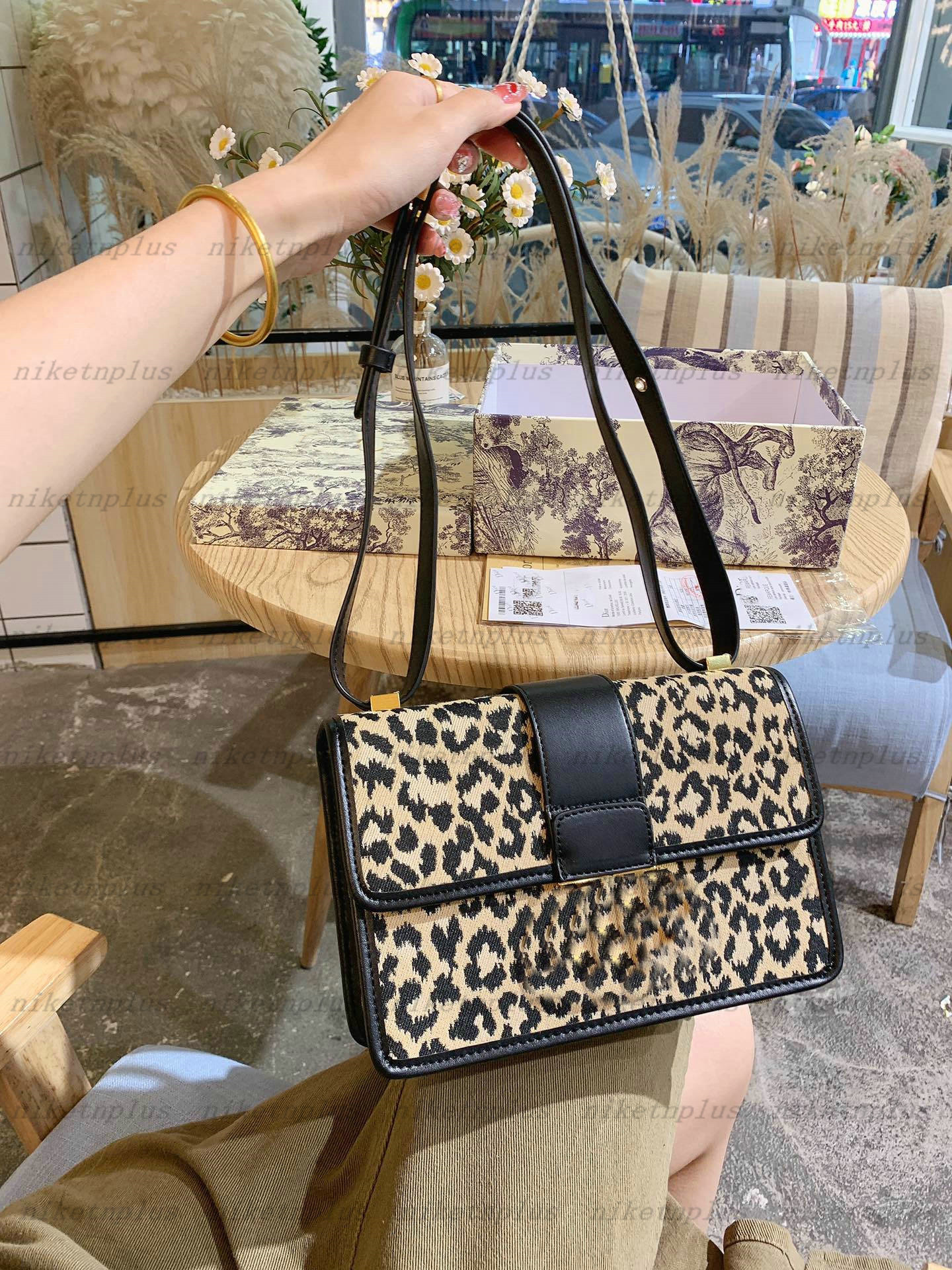 

Oblique 30 Montaignes Leopard Grain Designer Bobby Hobo Saddle Bag Blue Jacquard Canvas Medium Womens Luxurys Leather Shoulder Bags CrossBody Box LOGO Sequined, Dont sell it alone