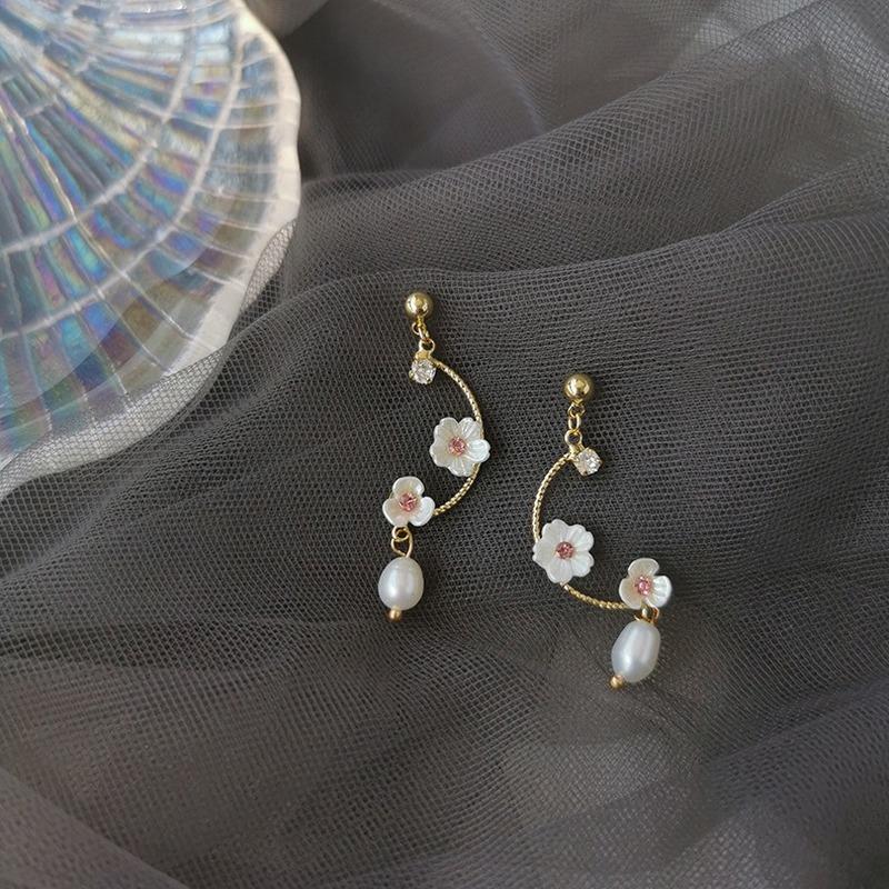 

Stud Fashion Temperament Simple Imitation Pearl Flower Clip Earrings For Women Wedding Elegant White Shell, Golden;silver