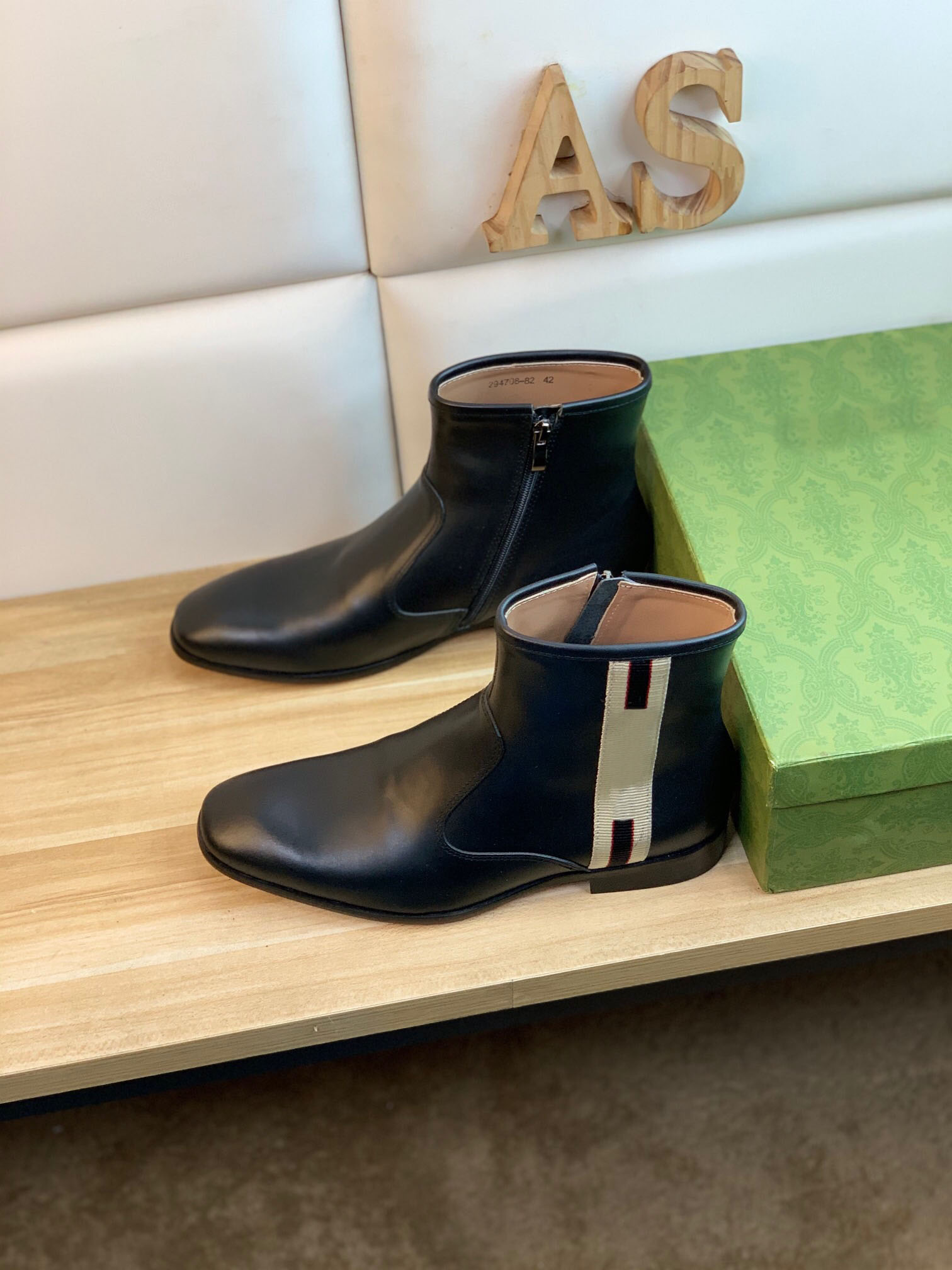 

Men's Winter Designer Flat Ankle Boots Famous Brand Genuine Leather Casual Motorcycle Boots Men Cool Party Dress Shoes Size 38-44, Black