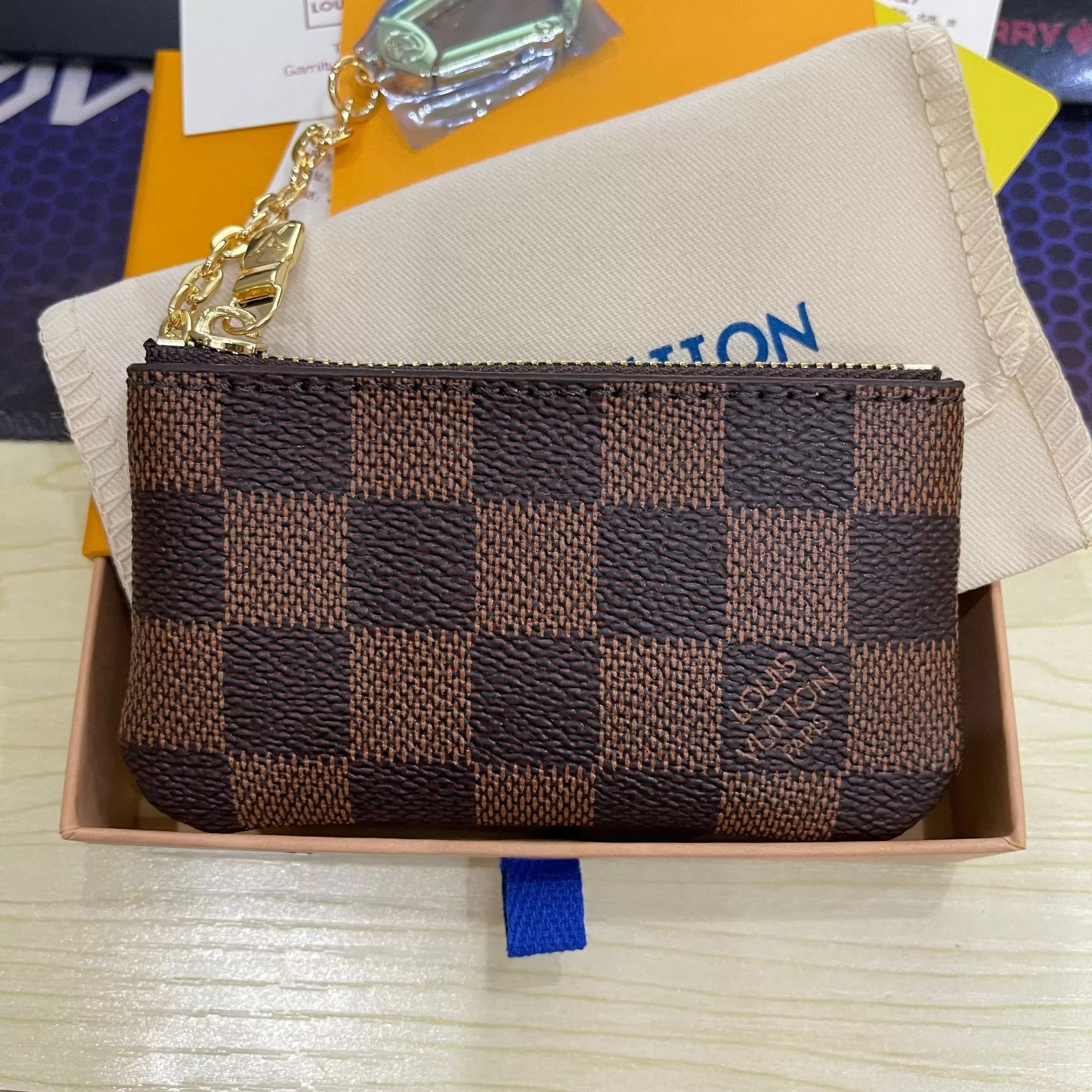 

Designers luxurys Purses KEY POUCH POCHETTE CLES Women Mens Key Ring Credit Card Holder Coin Purse Mini Wallet Handbag with dust Bag LV&, Red;blue