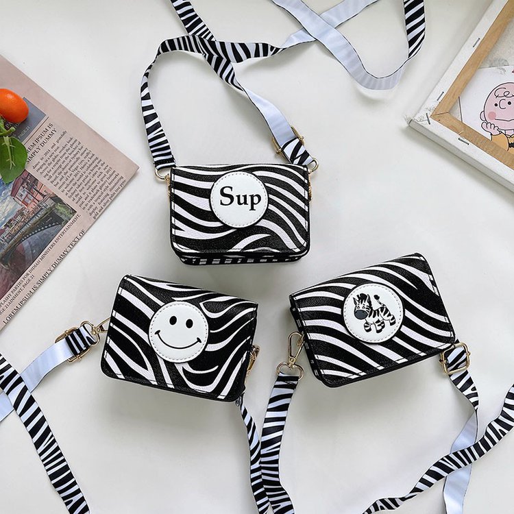 

luxury children zebra stripe handbag INS kids smile printed one shoulder bags Girls letter messenger bag A8028, Black