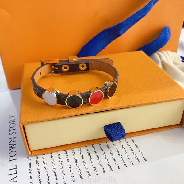 

2022 Brand New Classic Fashion Bangle Four Leaf Clover Love Bracelet Gold Chain Shell Bracelets Charm Hand Jewelry 8 Choices Women Holiday Gift 6en5