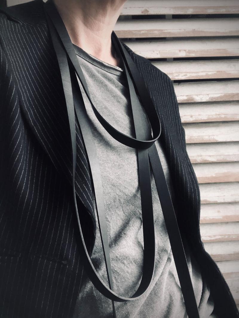 

Chokers Multilayer Leather Necklace For Women Vintage Jewelry Sweater Chain Handmade Art Oversize Necklaces Black