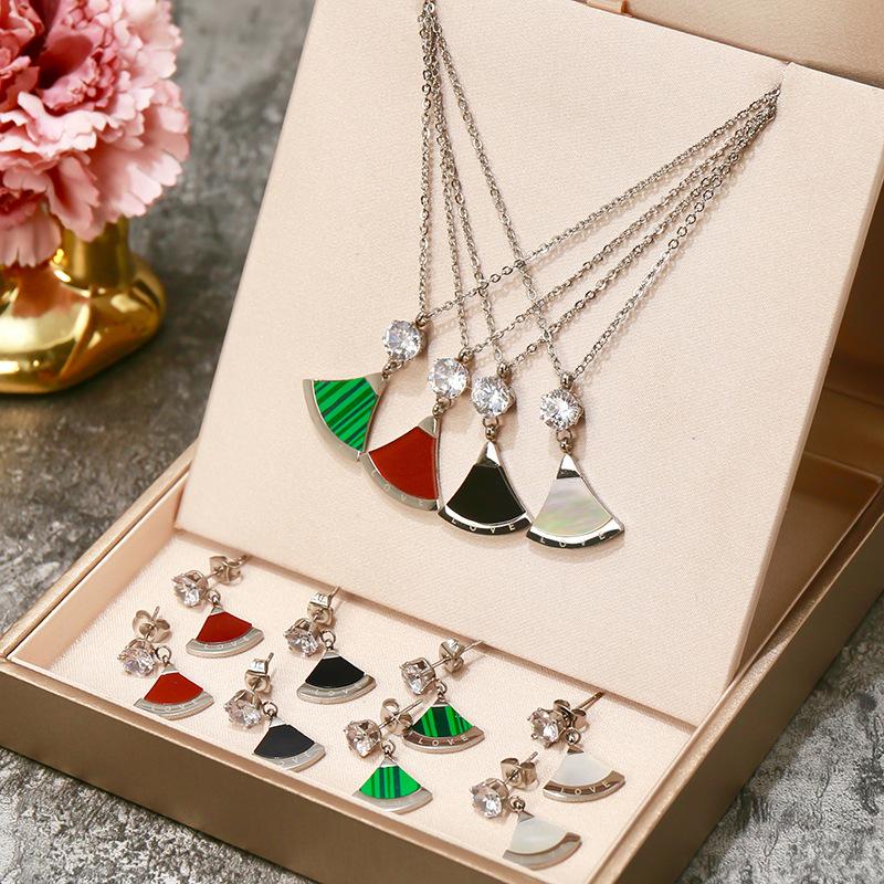 

pendant necklaces fashion necklace beautiful jewelry personality classic style scalloped skirt shape send love christmas gift 2021, Silver