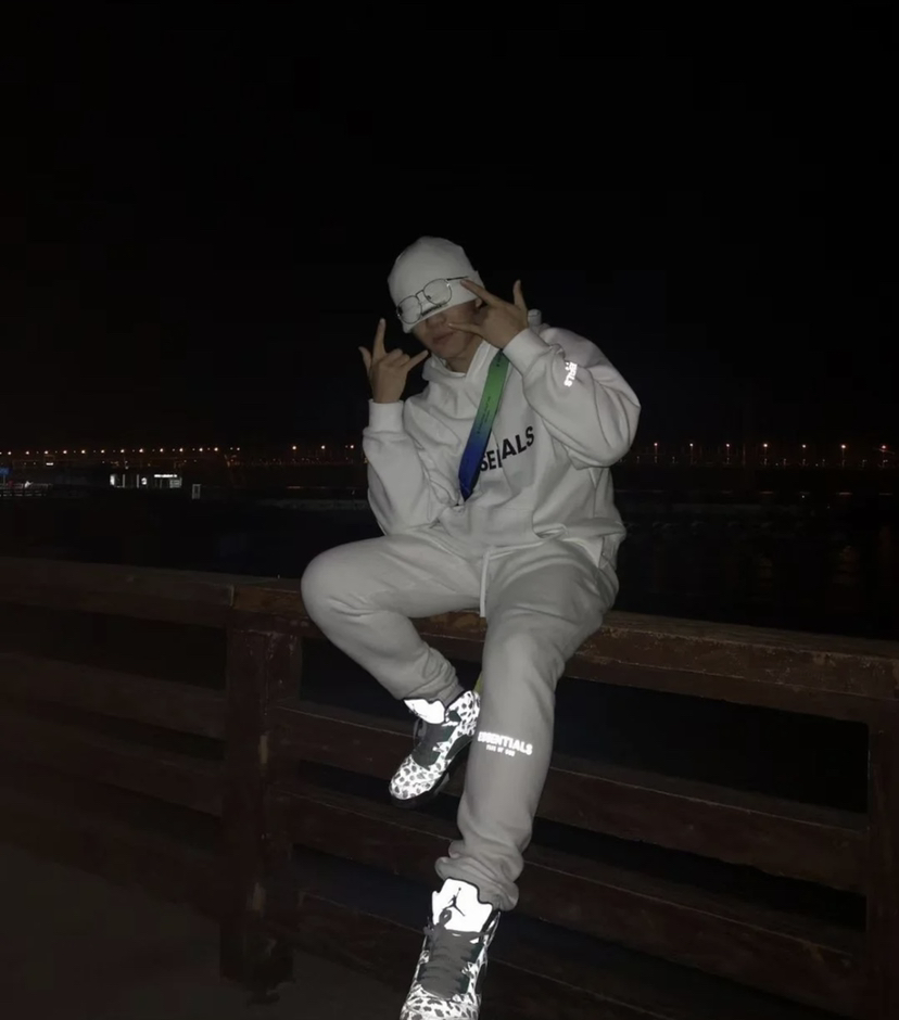 

Designer essentials tracksuits FOG men jogging suits tracksuit sportwear set mens kanye west hoodie oversized loose hoodies sweatshirt long pants jogger trouser, I need look other pics