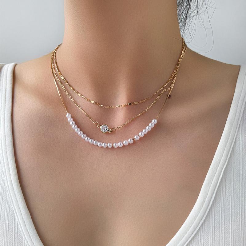 

Pendant Necklaces Three Layer Chain Imitation Pearl Lady Necklace Rhinestone Metal Retro Fashion Golden Prom Party Clavicle Jewelry