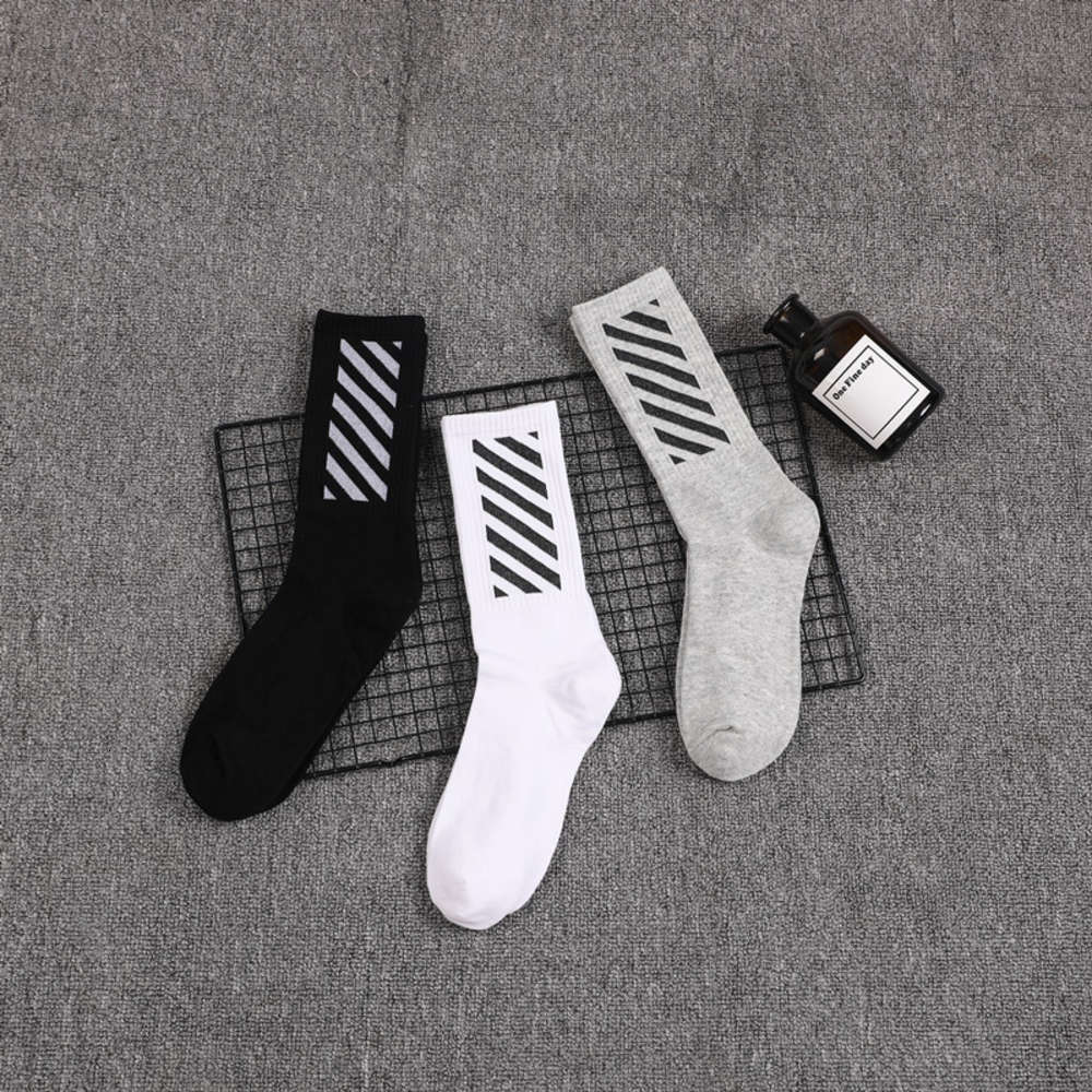 

Autumn and winter new men's sports fashion breathable sweat absorption versatile basketball socks hip hop Street middle tube, Black